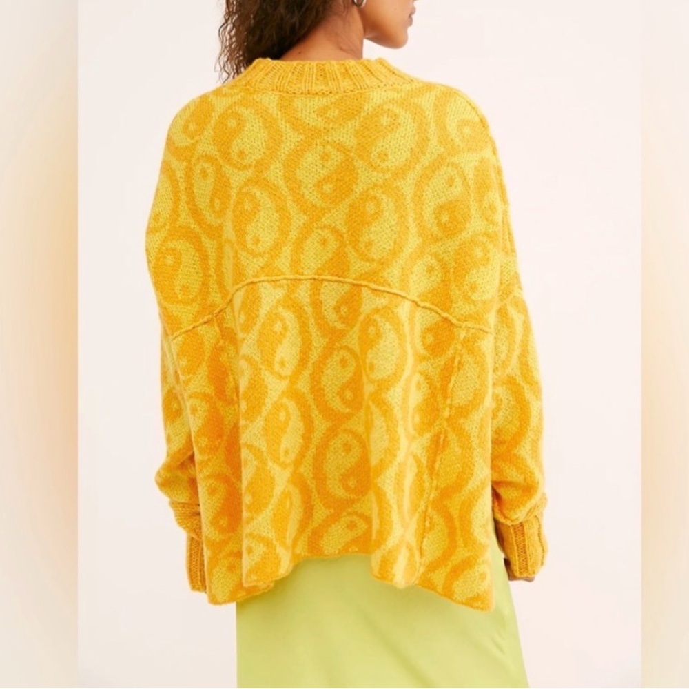 NWOT Free People Fun Yin Yang Yellow Oversized Cropped Sweater Sz L - Picture 9 of 10